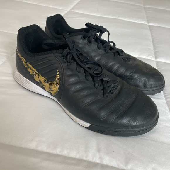 Im selling my indoor cleats  they are comfortable and well taken care . - Picture 6 of 6